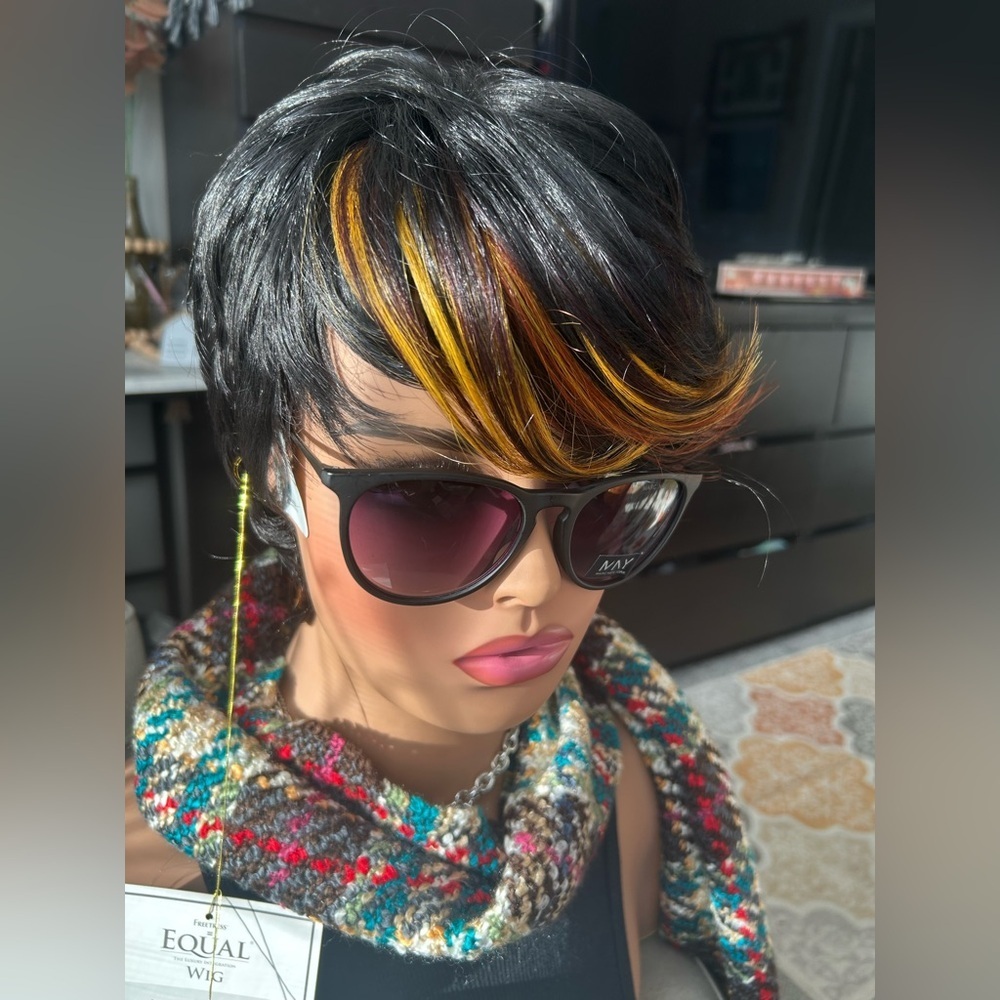 ✨NEW Freetress Equal Kissy Golden blonde red Highlights Bob Pixie Women's Wig - Picture 9 of 10